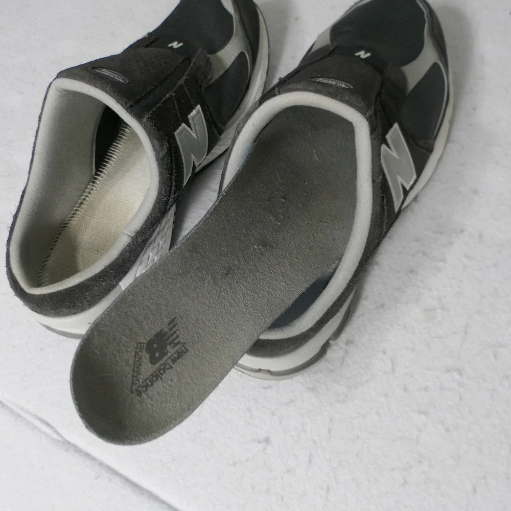 New Balance Mens 2002R Mules 11.5 Grey Suede Mesh M2002RMC Missing one insole